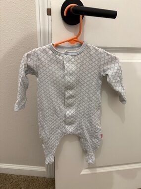 Magnetic Me Light Blue & White Patterned Footed One-Piece Size 0-3 100% cotton